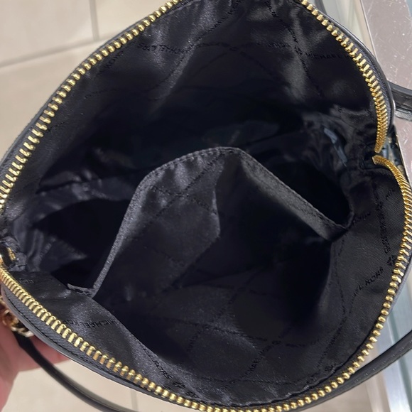 MICHAEL KORS
Jet Set Travel Medium Color-Block Signature Logo Dome Crossbody Bag - Picture 5 of 16